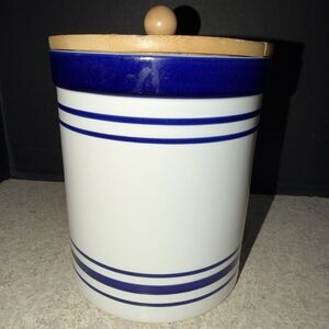 CRACKER BARREL Country Store HandPainted White/blue stripe Stoneware/ Lid 6 in